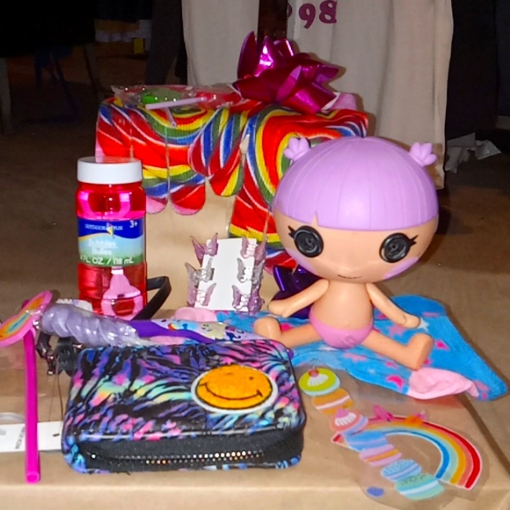 NEW GIRLS FUN BUNDLE - Picture 1 of 9